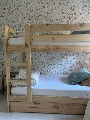 2 bedrooms, desk, iron/ironing board, WiFi