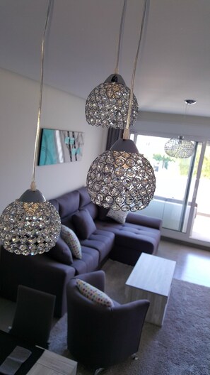 智能電視、電子遊戲、DVD 播放機、影像庫