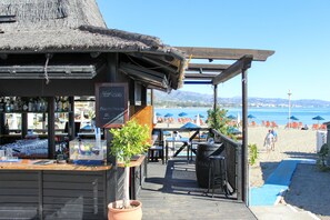 Bar (in der Unterkunft)