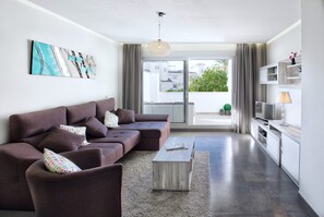 Smart TV, video games, DVD player, video library