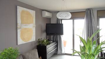 Smart-TV, DVD-Player, Stereoanlage