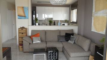 Smart-TV, DVD-Player, Stereoanlage