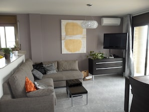 Smart TV, DVD player, stereo
