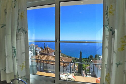 Moderne, geräumige, freistehende Villa mit privatem Pool, A / C, FREE Wi-Fi