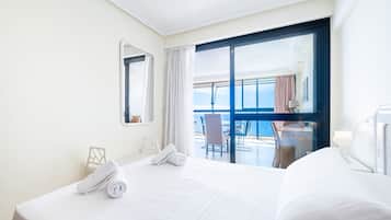 2 bedrooms, in-room safe, iron/ironing board, free WiFi