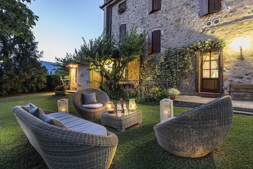 Tuscan Fairytale Family Villa close to Beaches and Lucca