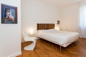 2 chambres, fer et planche à repasser, Wi-Fi, draps fournis