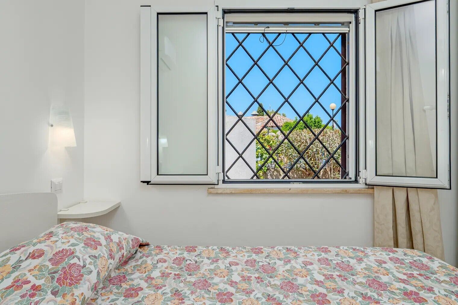 2 bedrooms, iron/ironing board, free WiFi