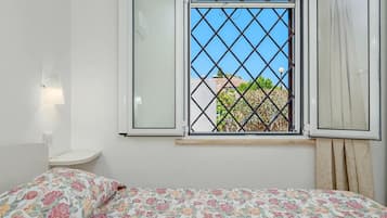 2 bedrooms, iron/ironing board, free WiFi