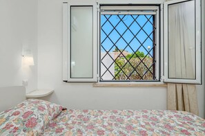 2 bedrooms, iron/ironing board, free WiFi - Villa with parking and veranda, 900 m from the beach - San Teodoro (San Teodoro)