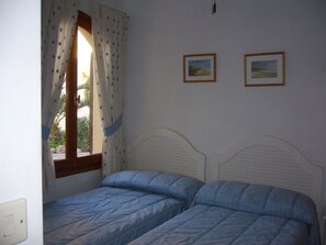 4 dormitoris, planxa i posts de planxar, wifi i roba de llit 