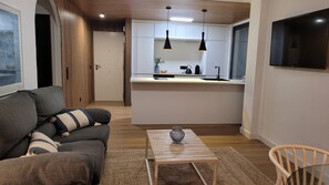 Télévision, chaîne hi-fi