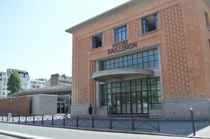 Exterior - Sunny apartment, 2 rooms, Canal St Martin / Buttes Chaumont (Paris)