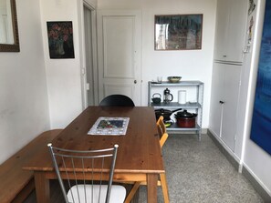 Dining - Sunny apartment, 2 rooms, Canal St Martin / Buttes Chaumont (Paris)