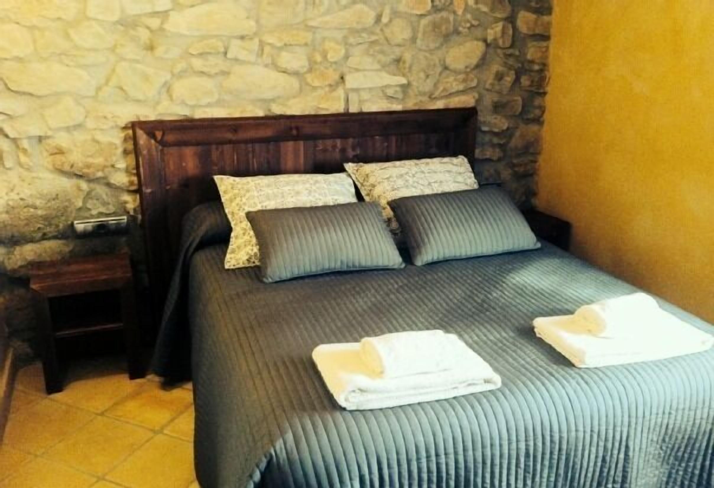 Masia La Coromina country house for 10 people perfect (full rental)