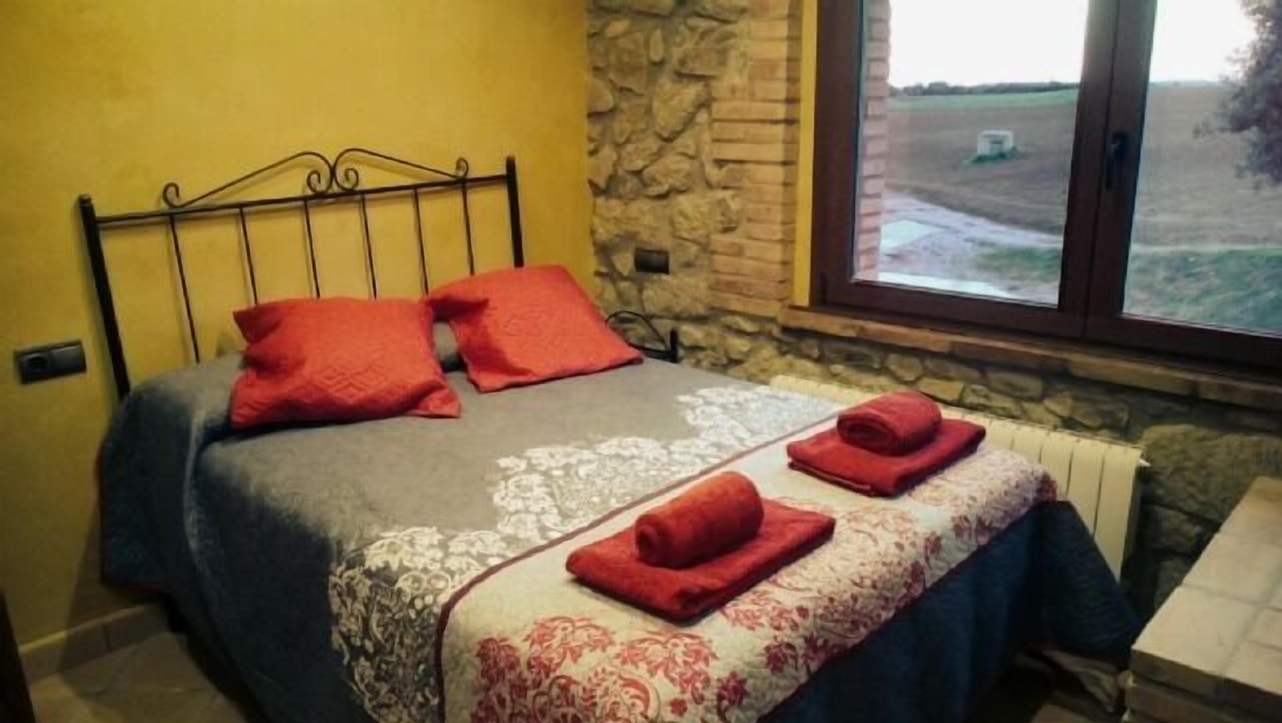 Masia La Coromina country house for 10 people perfect (full rental)
