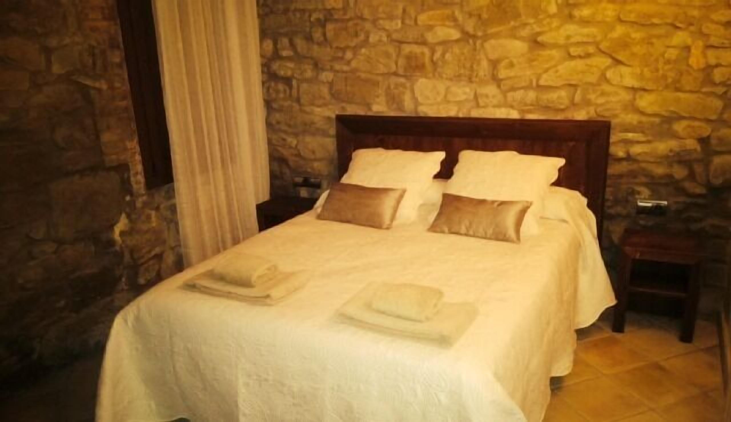 Masia La Coromina country house for 10 people perfect (full rental)