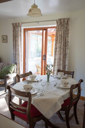 Dining - Copperstones, is in quiet idyllic location amid rolling hills in the Cotswolds (Banbury)