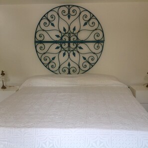 4 bedrooms, iron/ironing board, travel cot, WiFi