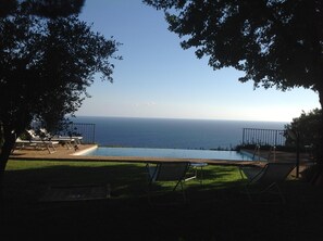 An infinity pool - LE QUERCE - Villa with spectacular sea view and swimming pool (Maratea)