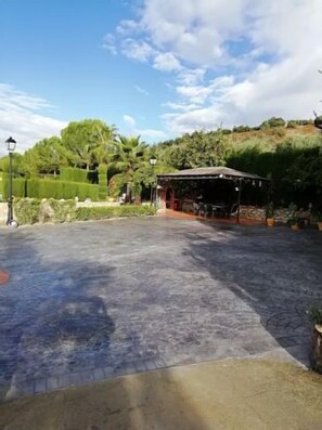 Property grounds - Self catering Cortijo La Torna for 8 people (Carcabuey)