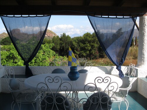 Villa Liliana: 2 + 2 sleeps, panoramic view, 200 mt. from the sea.