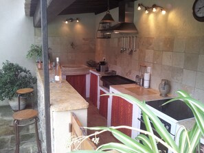 Fridge, microwave, oven, stovetop - 3* air-conditioned villa for 8 with swimming pool in a quiet location 7 minutes' walk from the village (Cotignac)