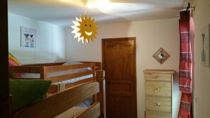 3 bedrooms, desk, iron/ironing board, travel crib