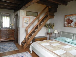 3 bedrooms, in-room safe, iron/ironing board, free WiFi