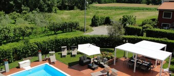 Close to centre of Lucca. Perfect base for exploring. Exclusive use of pool, A/c