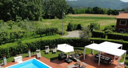 Close to centre of Lucca. Perfect base for exploring. Exclusive use of pool, A/c