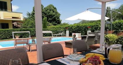 In der Nähe des Zentrums von Lucca. Ideal für Ausflüge. Private Pool, A/C