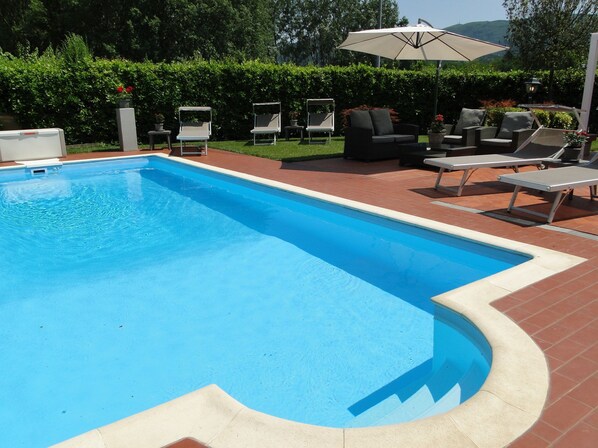 Outdoor pool - Close to centre of Lucca. Perfect base for exploring. Exclusive use of pool, A/c (Lucca)