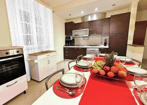 Fridge, microwave, oven, dishwasher - Close to centre of Lucca. Perfect base for exploring. Exclusive use of pool, A/c (Lucca)