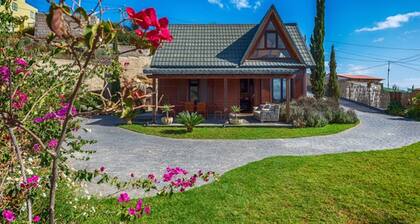 Gemütliches Holzhaus mit Pool