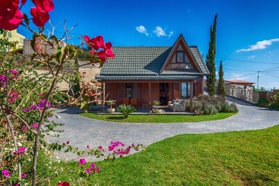 Acogedora Casa de Madera con piscina 
