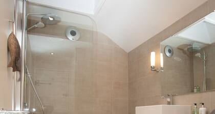 Charming Cottage in Prime Position with Castle Views, 12 The Wynding