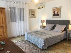 4 soverom, strykejern/-brett, reiseseng for barn og wi-fi (inkludert)