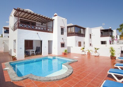 Home from home 2 storey villa, with a private pool and close to all amenities. 