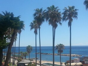 Beach nearby - Small house by the sea (refurbished October 2025) (Imperia)
