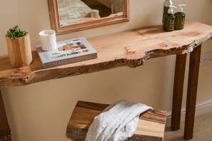 Interior - Swallow's Orchard - Glastonbury (Glastonbury)