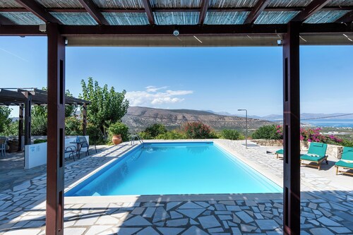 Villa With Private Pool And Stunning Sea Views