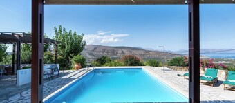 Villa With Private Pool And Stunning Sea Views