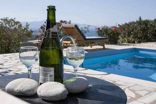 Villa mit eigenem Pool und herrlichem Meerblick