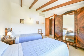 5 chambres, coffre-fort, fer et planche à repasser