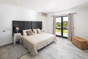 6 bedrooms, iron/ironing board, WiFi, bed sheets