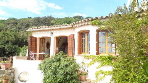 Single storey villa in the village of Ramatuelle 4 to 6 people, with garden