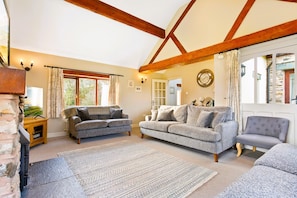 Smart TV, fireplace, video games, DVD player - Large, Luxury house. Peaceful location in Cartmel. Off-road parking. EV Charger (Cartmel)