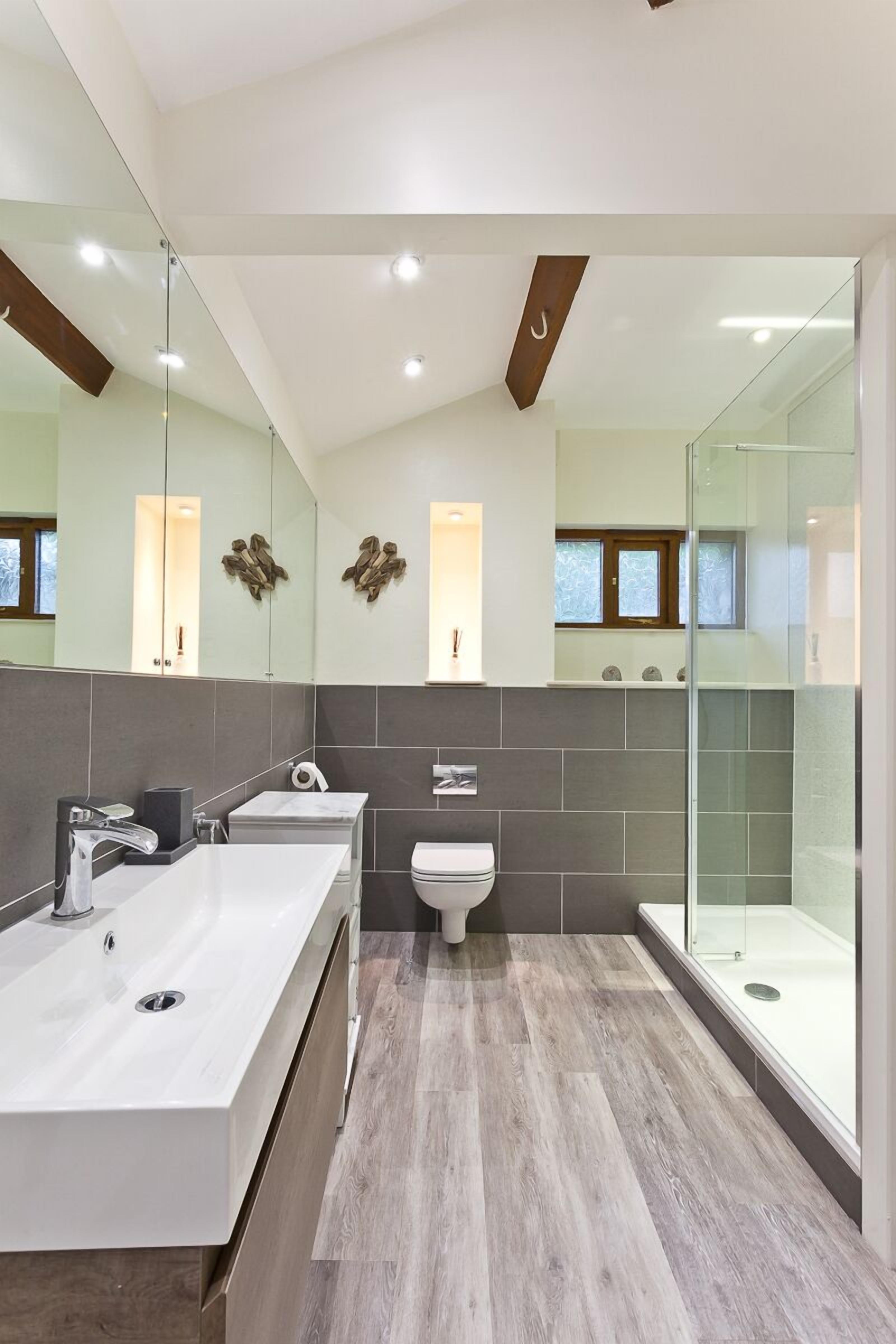 Bathtub, hair dryer, towels, toilet paper