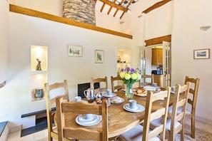 Dining - Large, Luxury house. Peaceful location in Cartmel. Off-road parking. EV Charger (Cartmel)